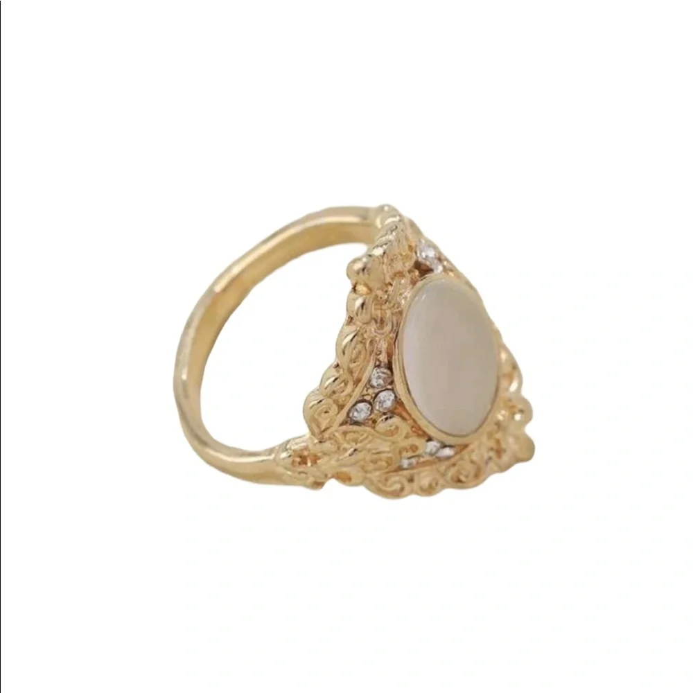 Elegant Gold Antique Vintaged Gem Stone Ring